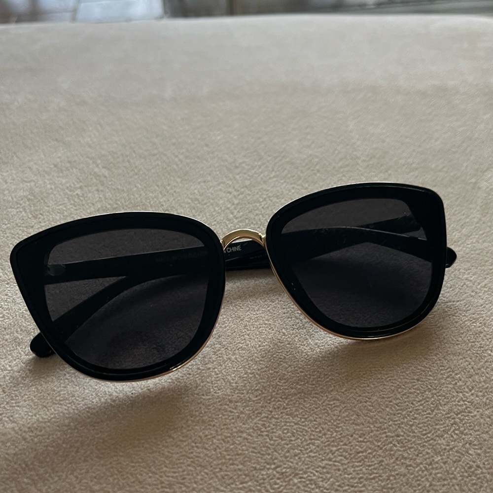 woman’s sunglasses
